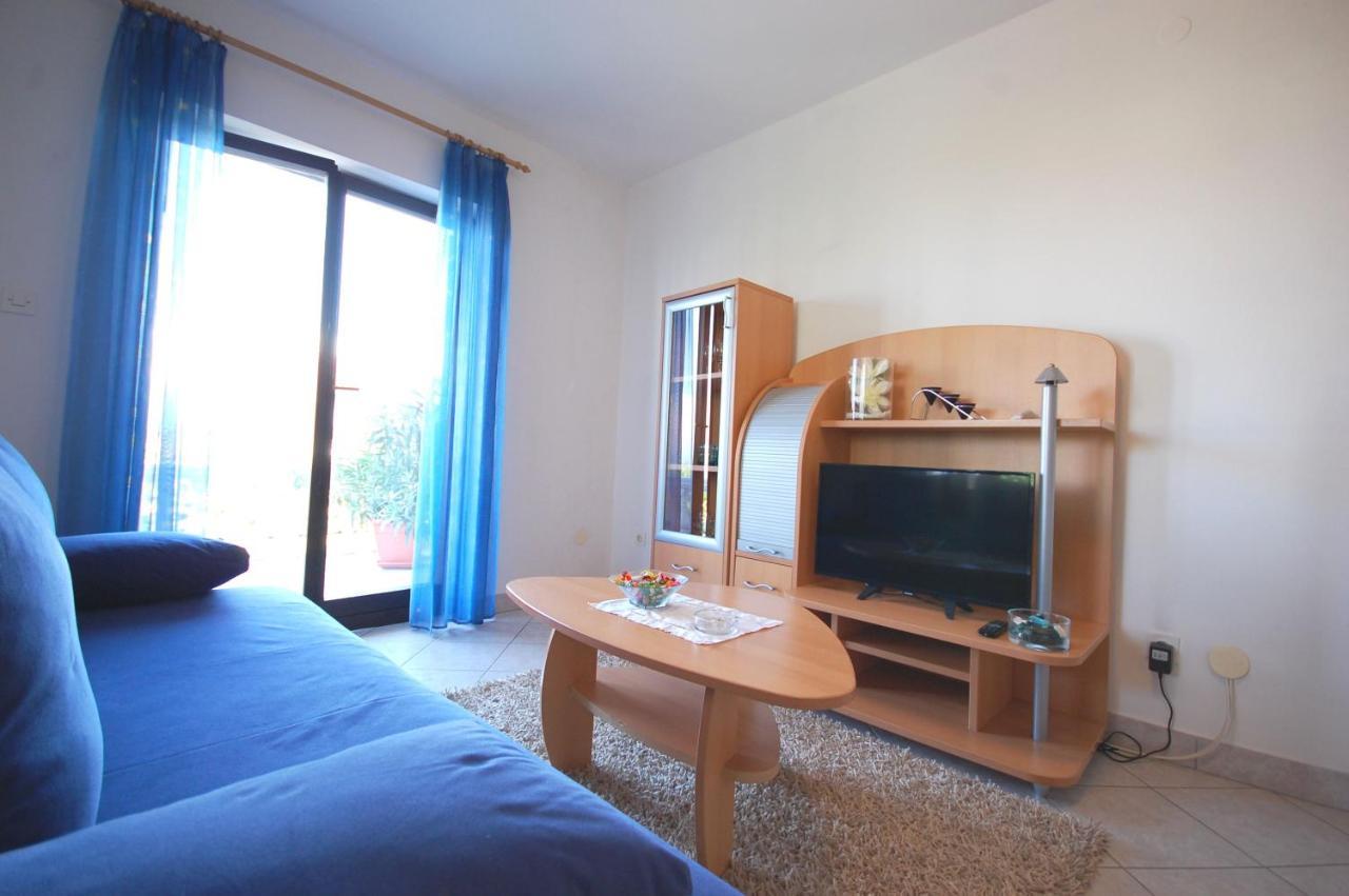 Apartments Andrea By El-Pi Tours Njivice Exterior foto